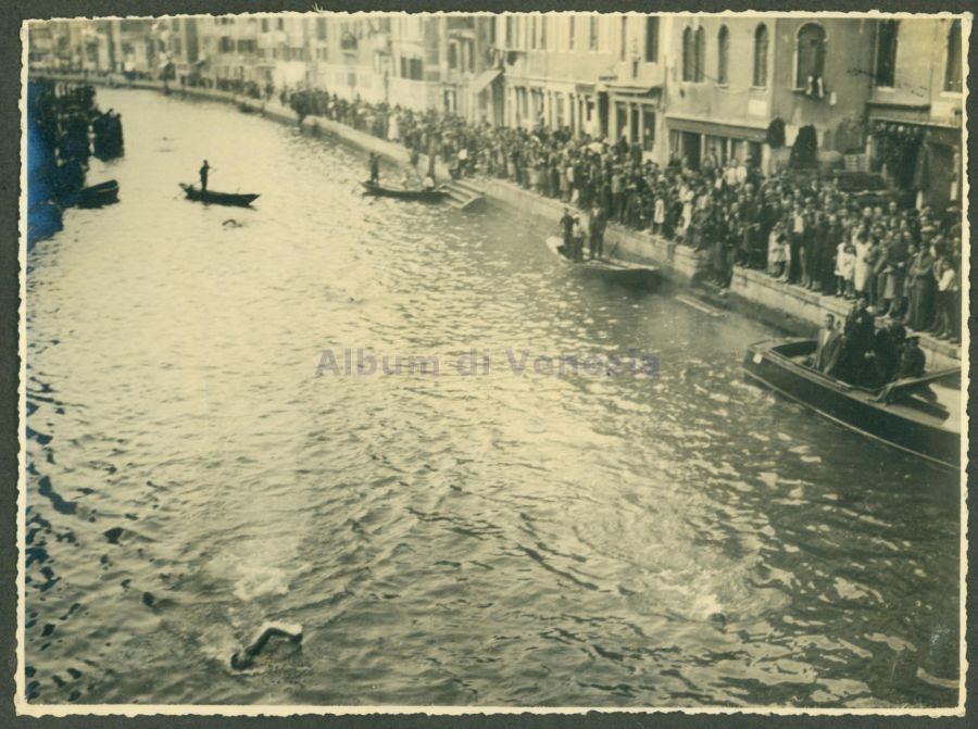 Miglio Marino swimming competition, in Canal di Cannaregio, from the Capitello to the Ponte delle Guglie- Competitors in the water - 1940